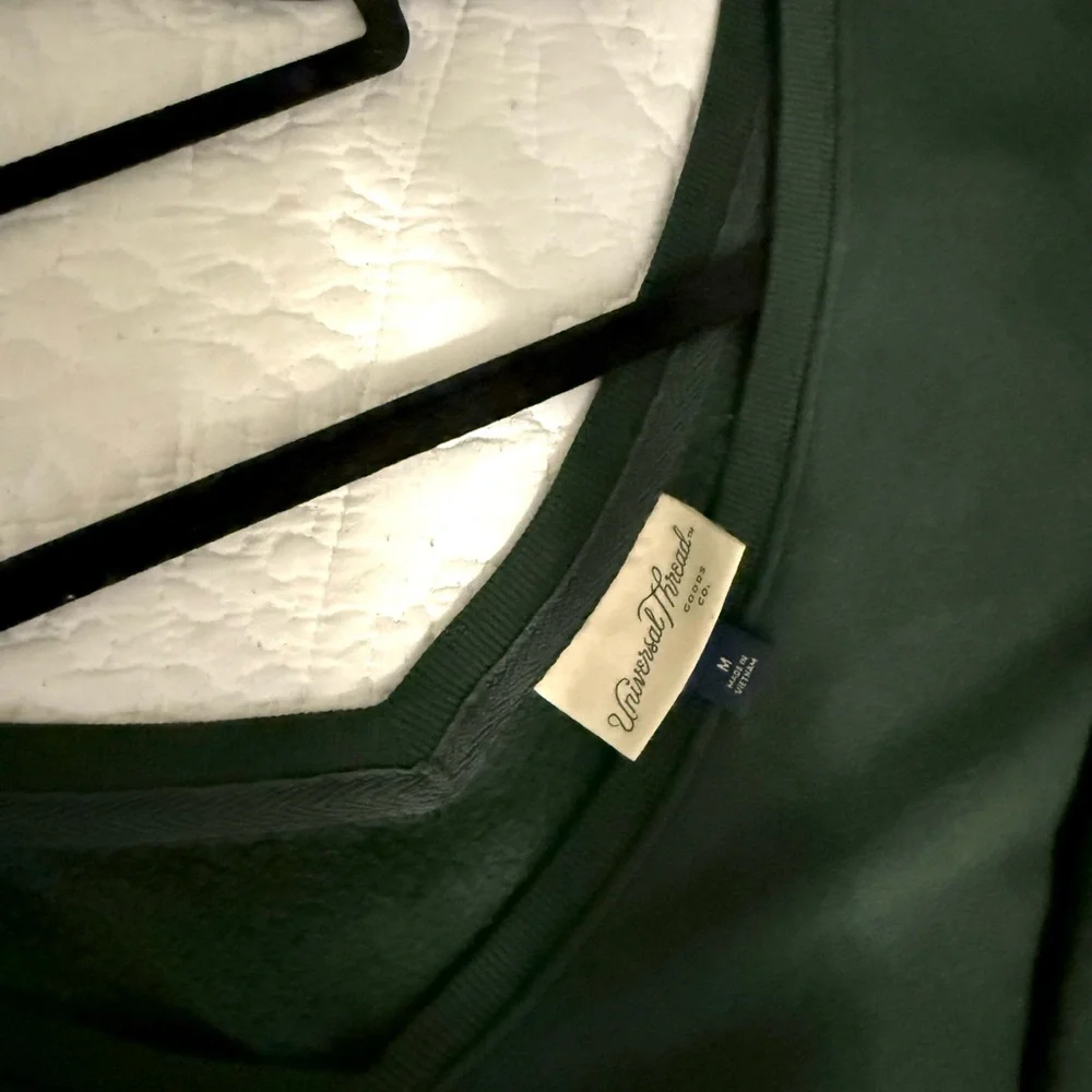 Universal Thread Deep Green V-Neck Sweater - Picture 4 of 5